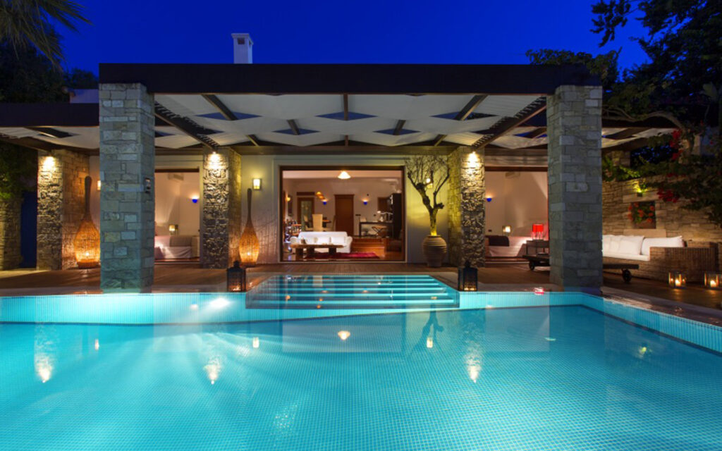 01   Royal Spa Villa at night