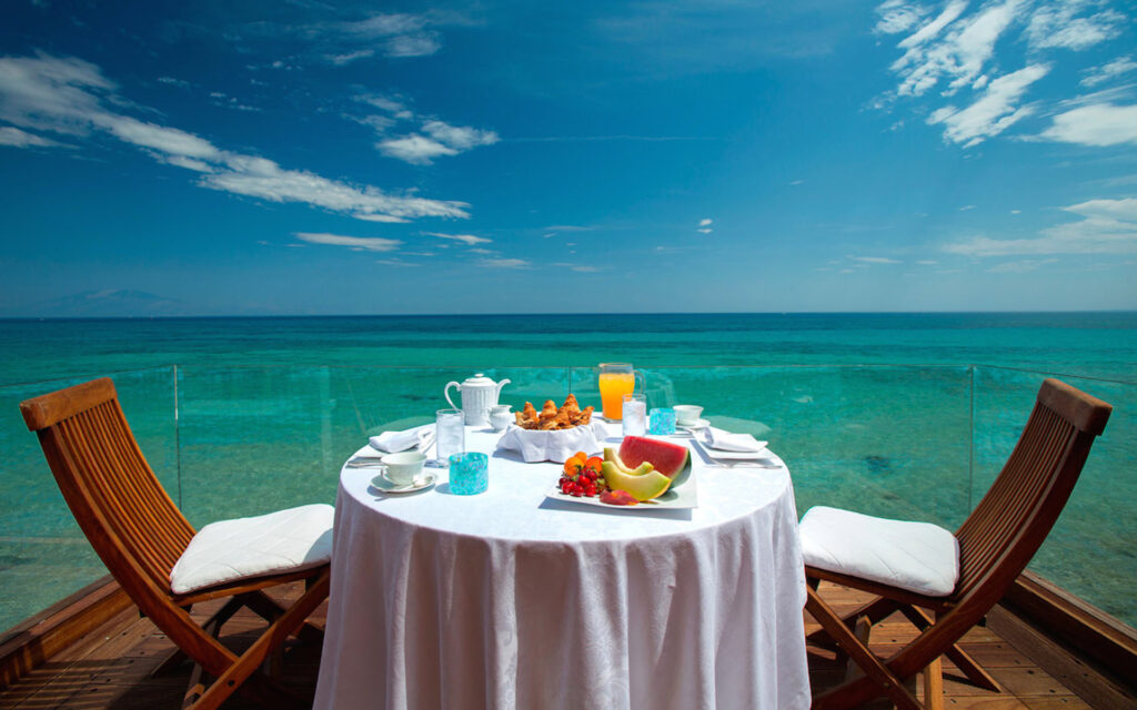 06   Grand Presidential Spa Villa   Breakfast on the Waters edge