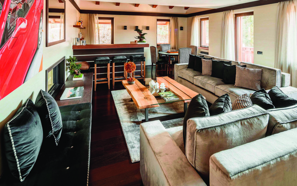 20 Living and corner bar