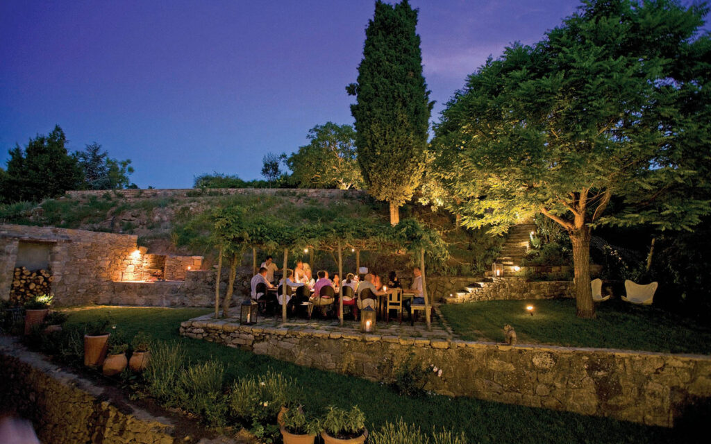 Amiata dining pergola 1