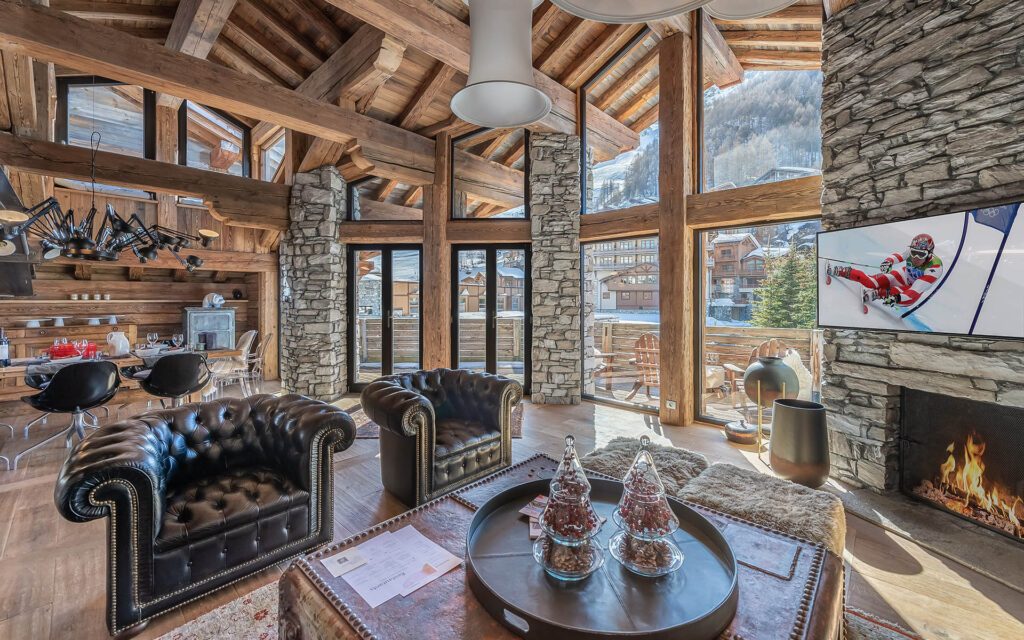 Chalet Face Location chalets Covarel Val dIsere Alpes France – cheminee 1 1