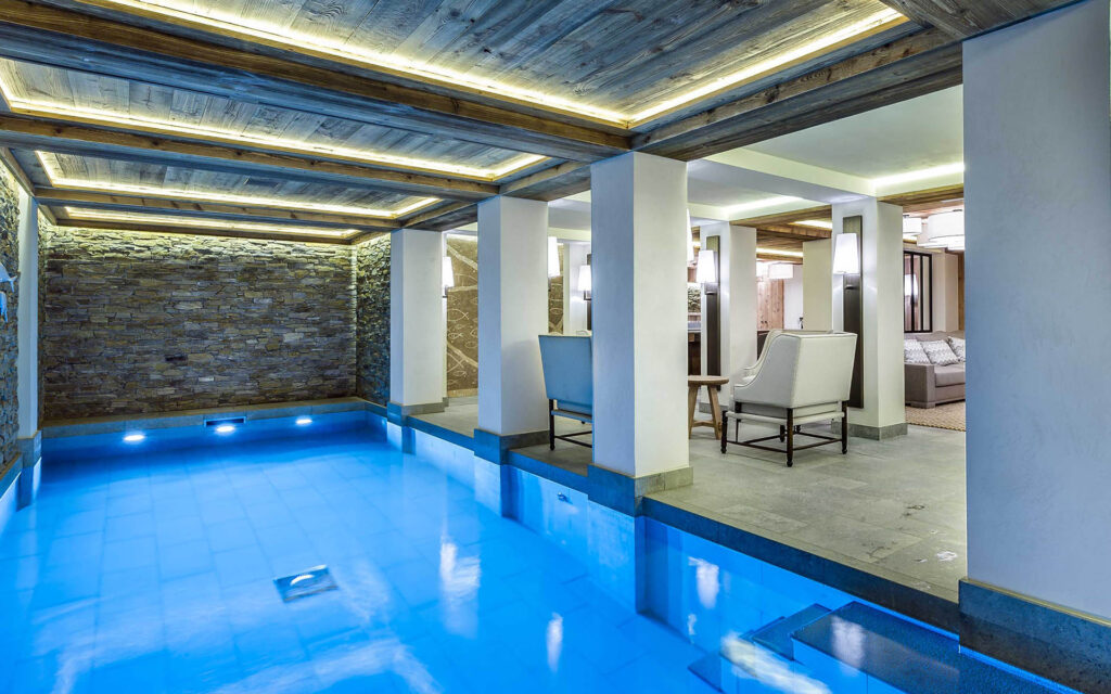 Chalet les Bastidons swimming pool 1
