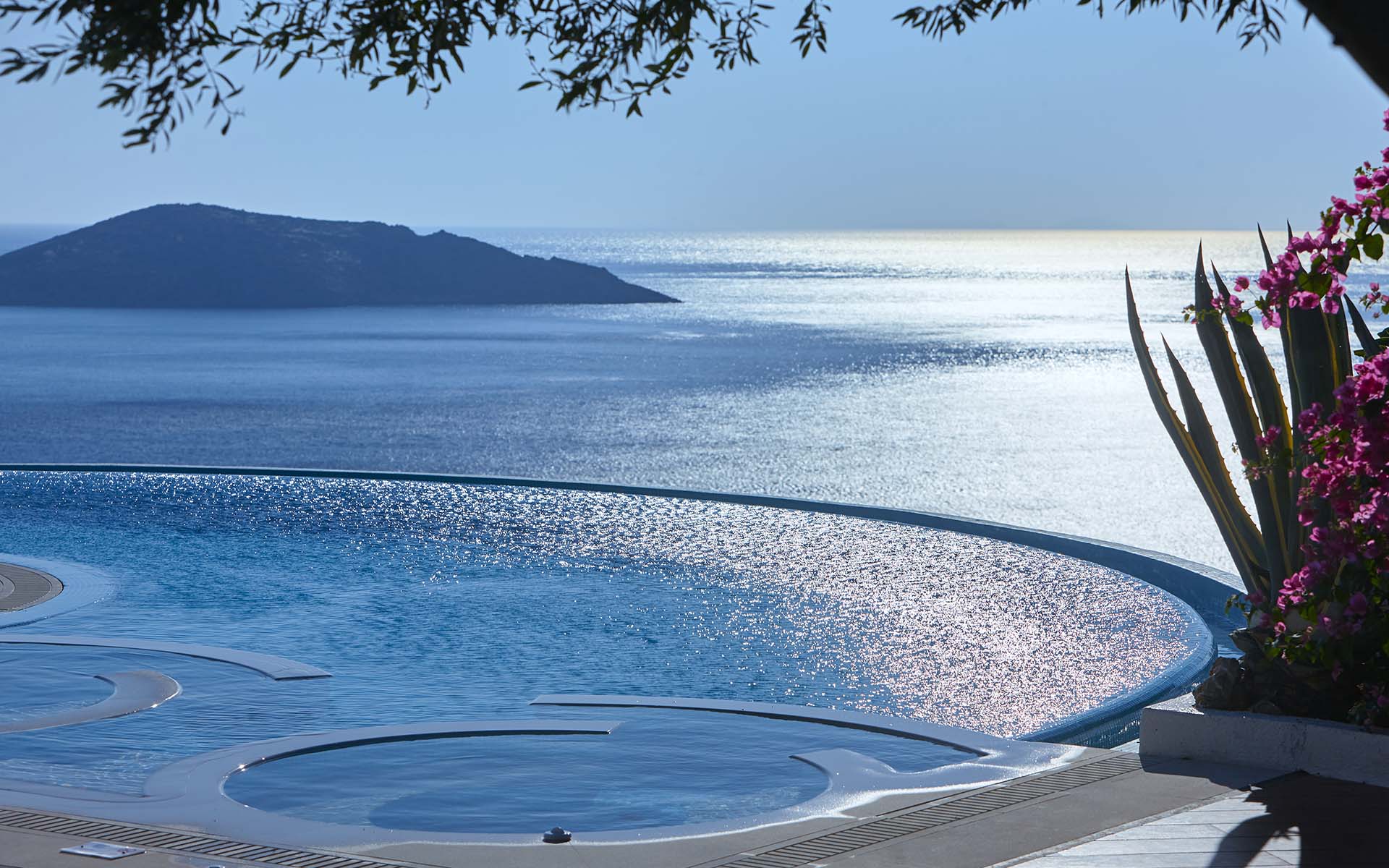 Royal Spa Pool Villa, Crete