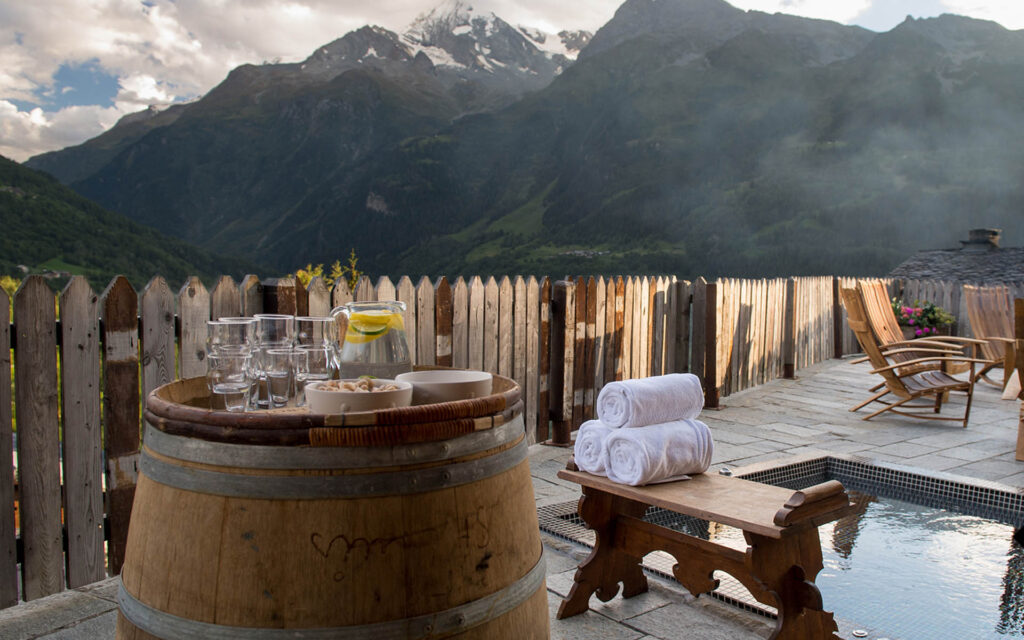 Terrace with hot tub