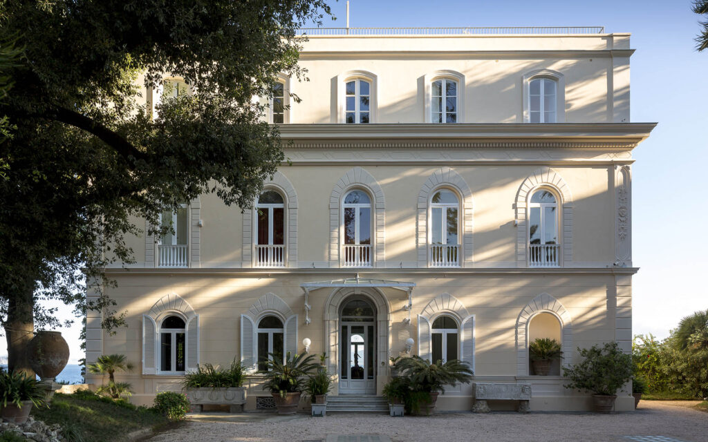 VILLA ASTOR   0 ENTRANCE