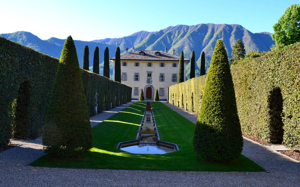 VILLA BALBIANO   FRONT GARDEN