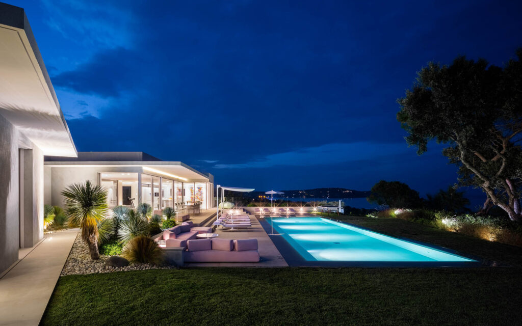 Villa AMA exterior by night 2016 photo by Alexandre van battel 13