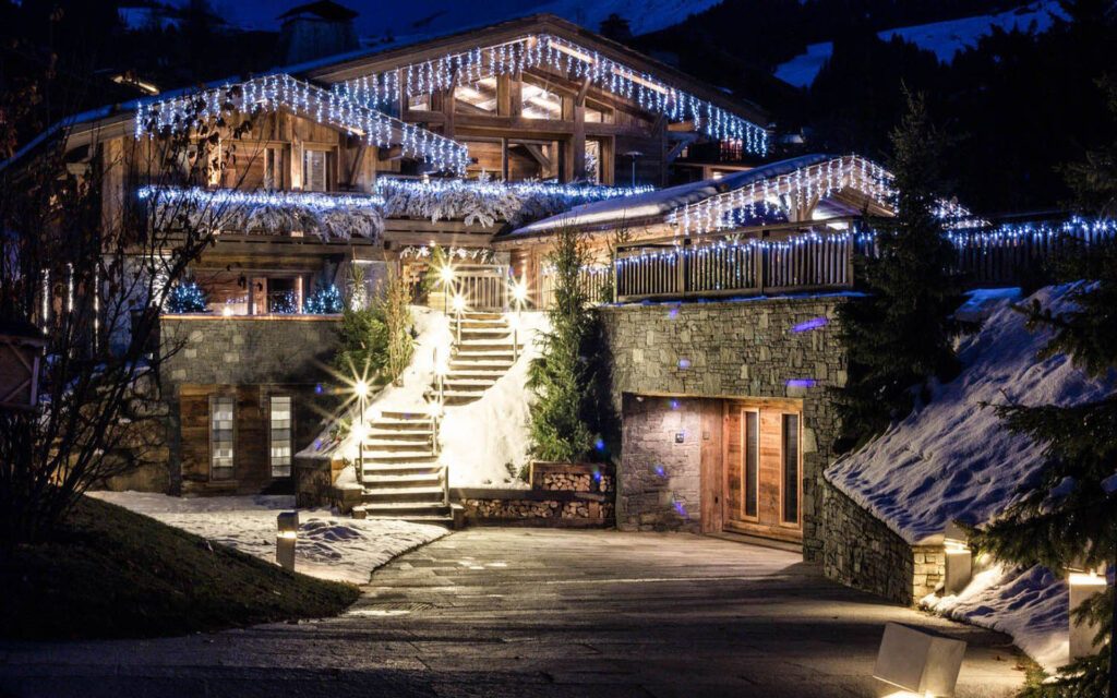 chalet skis aux pieds   megeve