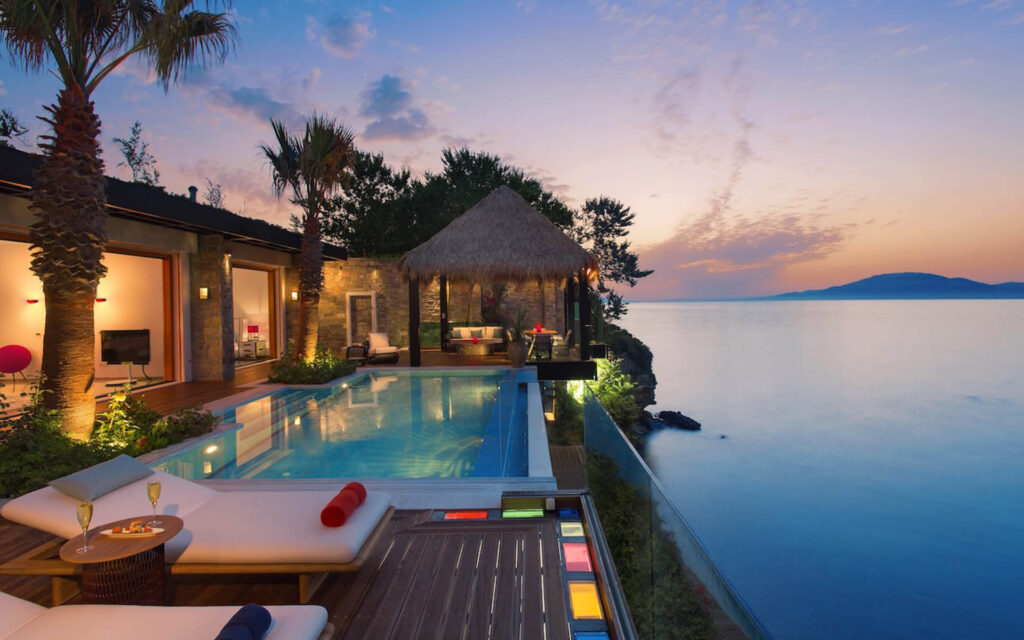 01   Royal Infinity   Outdoor at night