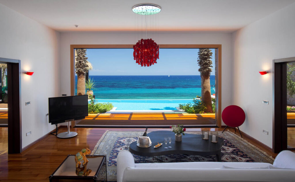 02   Royal Infinity Living room