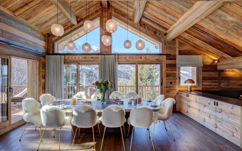 21 CHALET MENOR DINING ROOM 67
