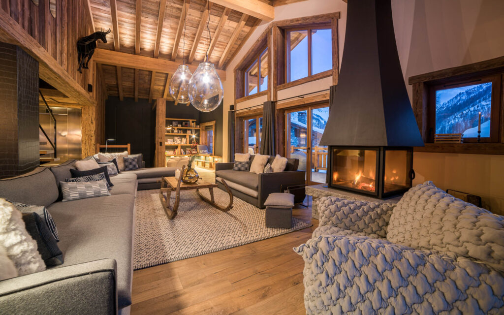 31.1 Living room by night