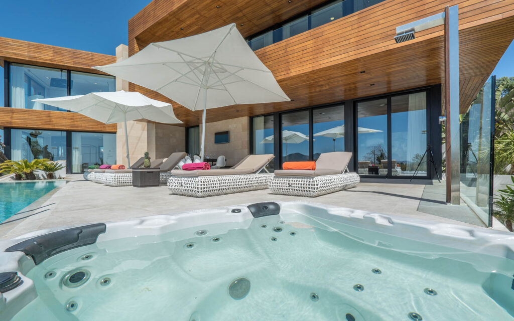 VILLA VALERIA   Oudoor Jacuzzi