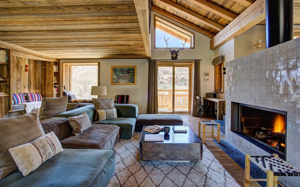 AJP00316And8more2019 12 outdoor chalet sun 013