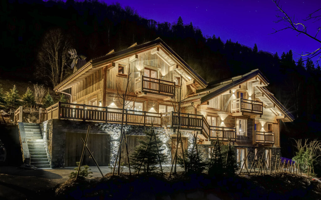 https   www.meriski.co .uk uploads Images Bergeronnette New  AJP01878And8more2019 12 outdoor chalet sun 135