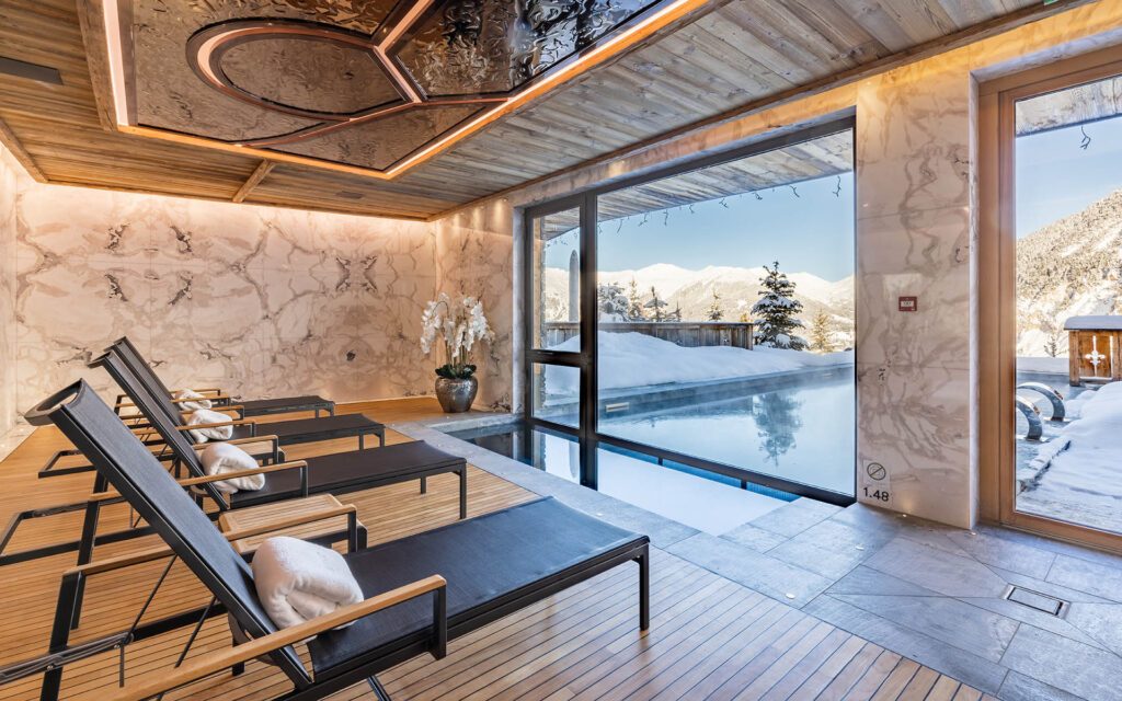 Indoor Outdoor Pool with Spa Sud Resort Spa   Fitness at Ultima Courchevel Belevedere