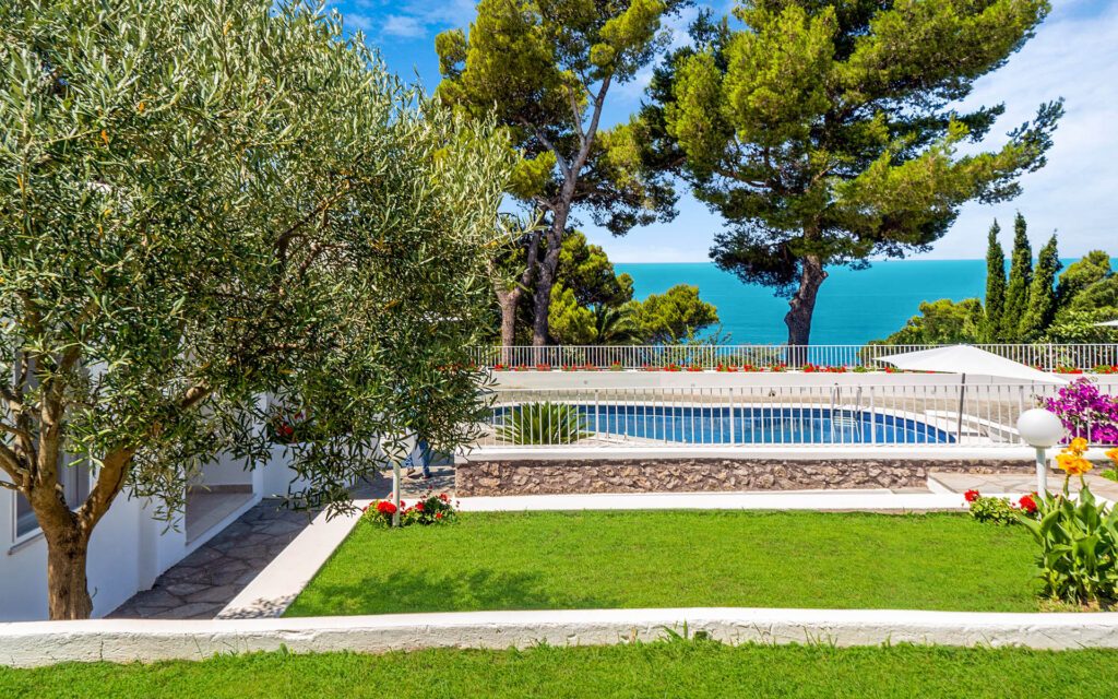 5 Garden sea view