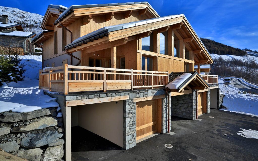 Exterior view left