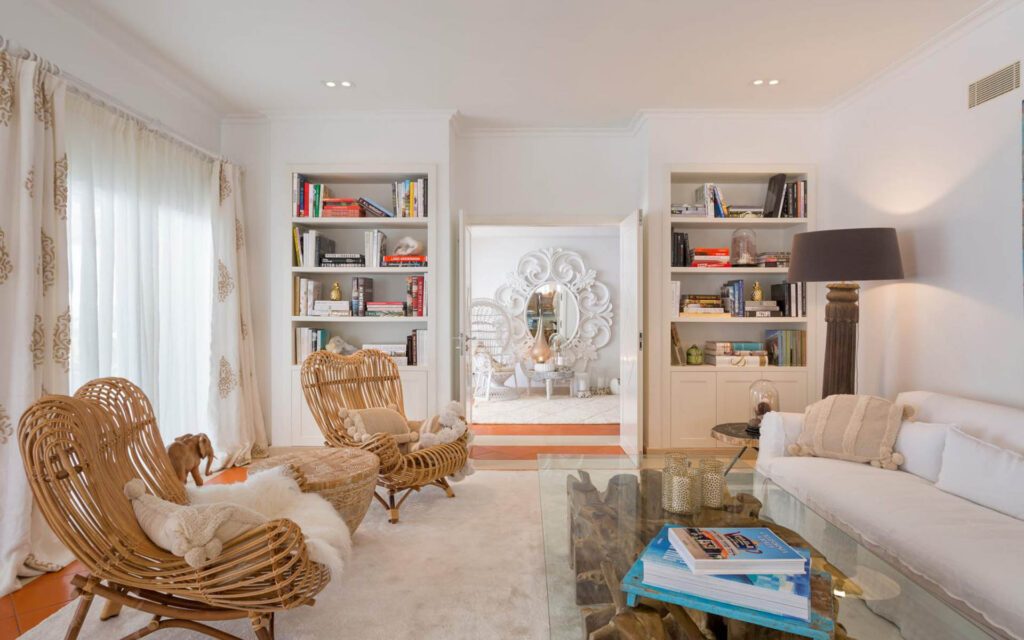 Villa Hibiscus reading area