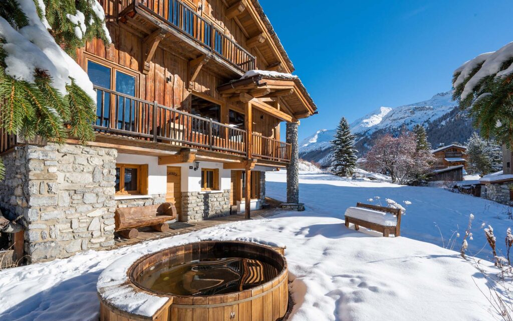 PBZ 4010 copy chalet Thovex ┬®Pascale Be╠uroujon 