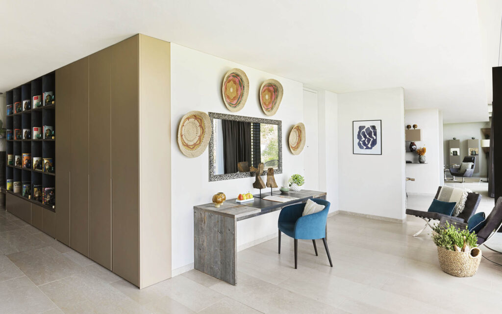 Landmark Apartment 3 luxury villa Lake Garda Library Entrance