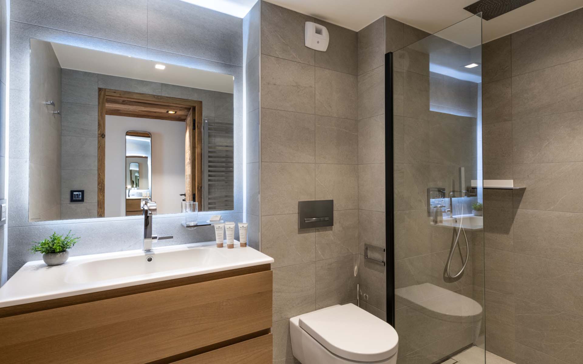 Vail Lodge Apartment A12,  Val d’Isère