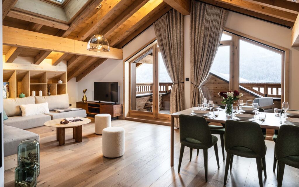 Falcon Lodge