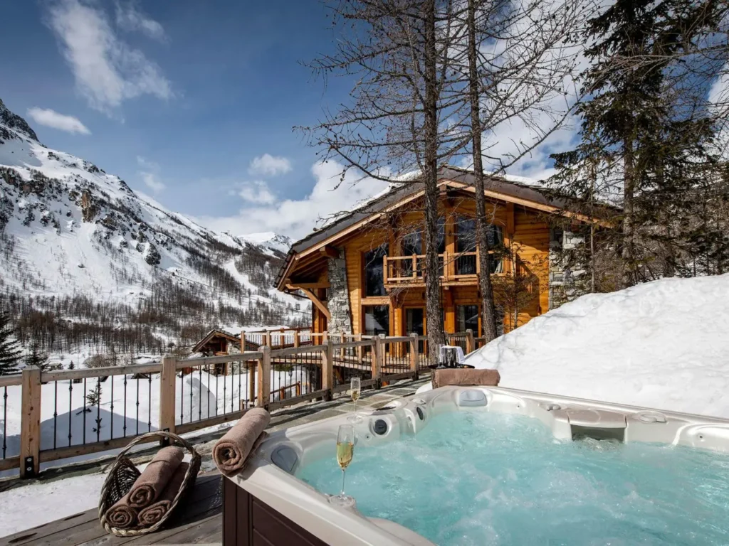 Luxury london cover photo 1