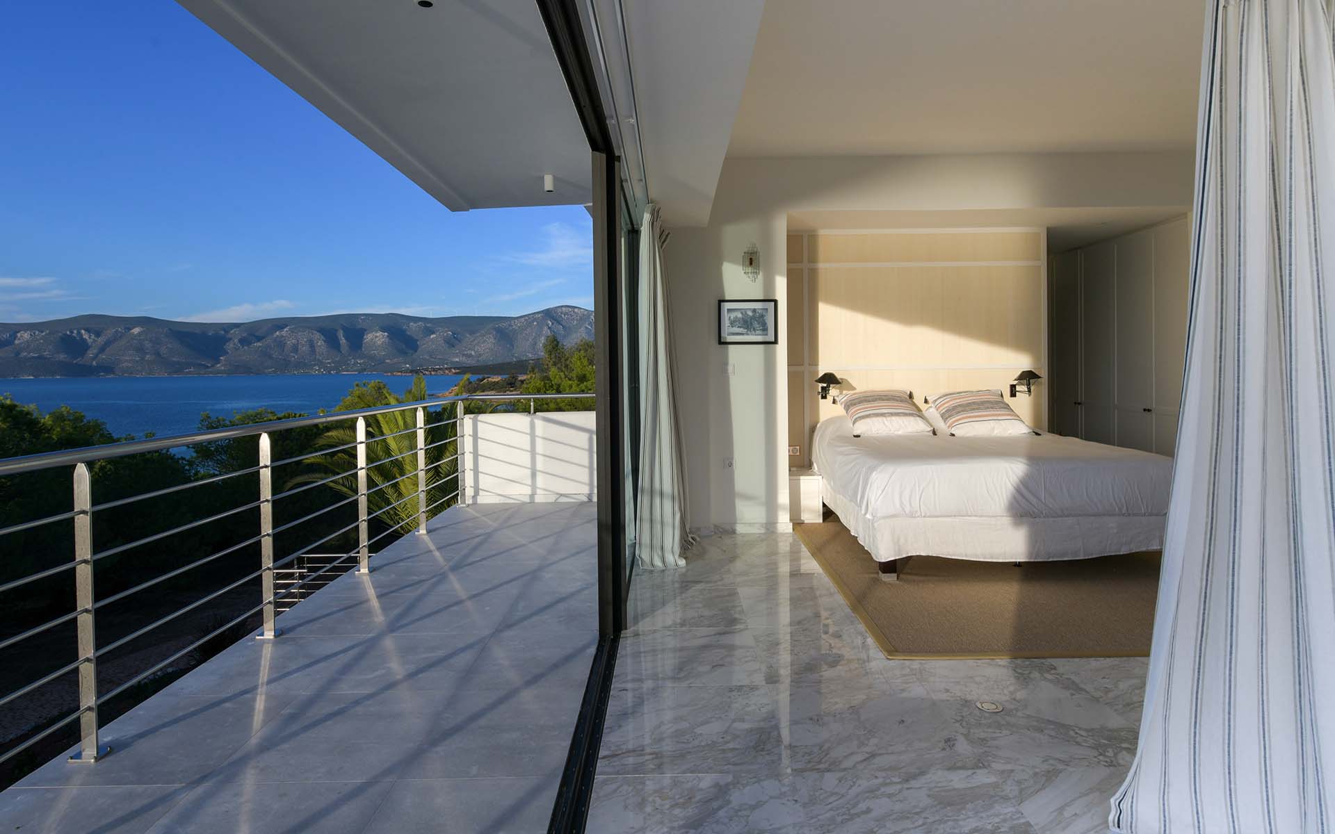 Kilada on the Rocks, Porto Heli